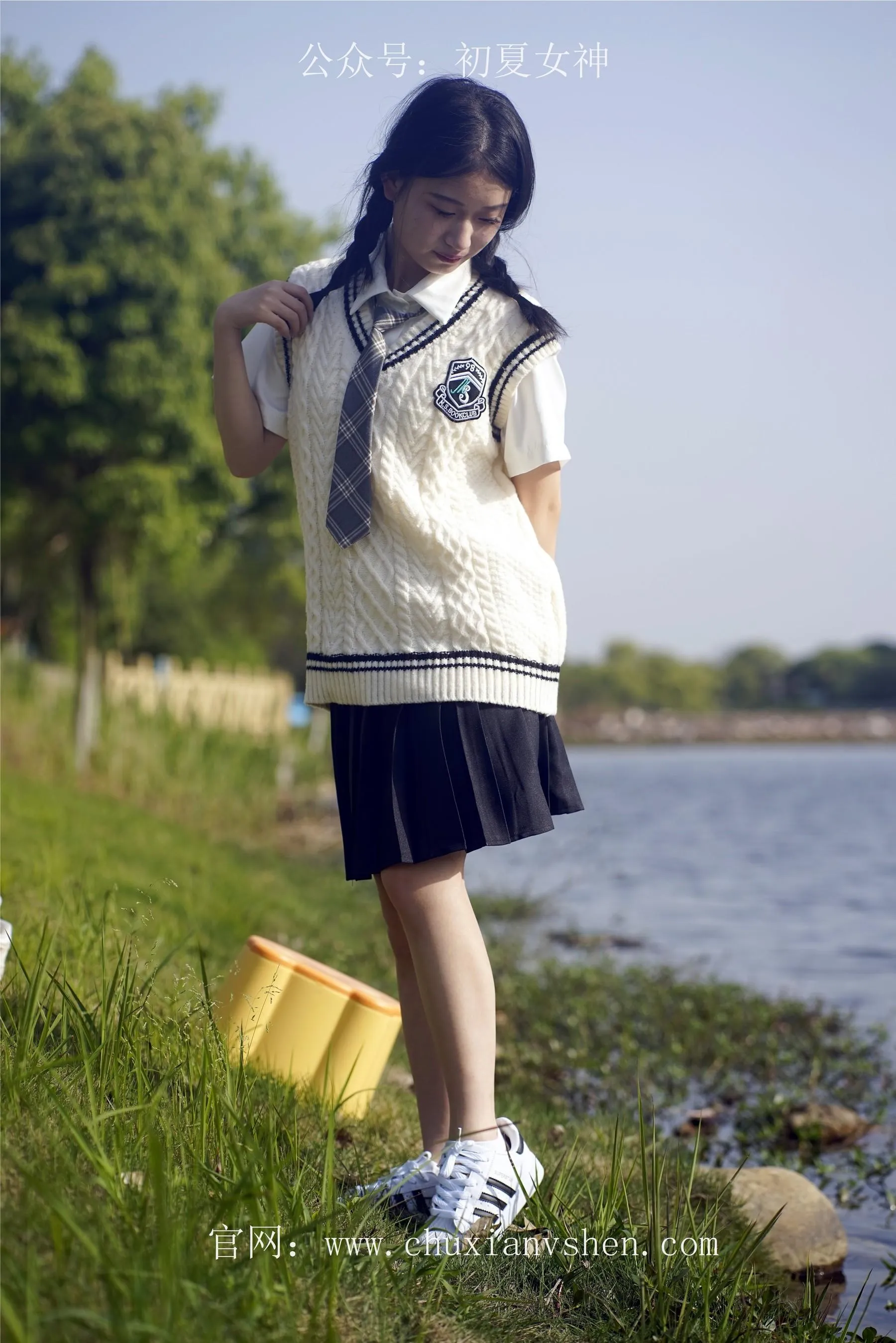 初夏女神 NO.061 念念 春秋JK套搭配三叶草贝壳头鞋 [115P]插图8